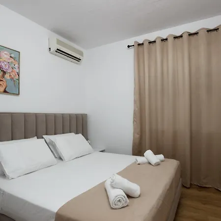 Agimi 65 호텔 Gjirokastër