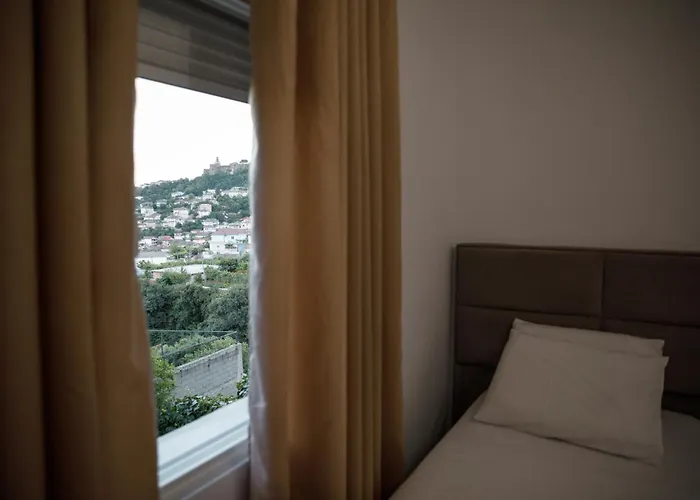 Agimi 65 Szálloda Gjirokastra